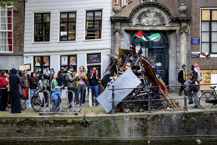מחאה פרו פלסטינית אוניברסיטה אוניברסיטת אמסטרדם הולנד