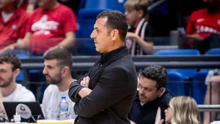 "השתדלתי להיות מנותק ולהתרכז בכדורסל". אלון (צילום: דניאל כהן) מאמן הפועל ירושלים יונתן אלון