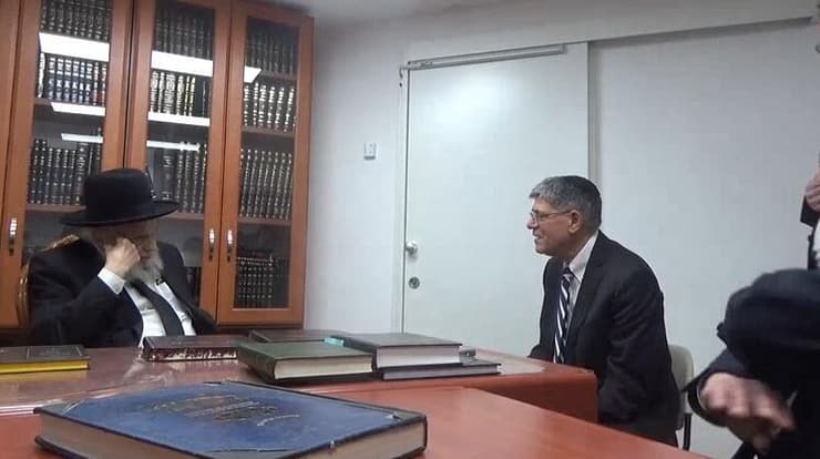 שגריר ארה"ב בישראל, ג'ק לו, נפגש עם הרב משה הלל הירש, מנהיג הציבור החרדי-ליטאי