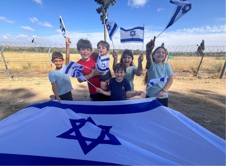 ילדי מפונים שחזרו לביתם