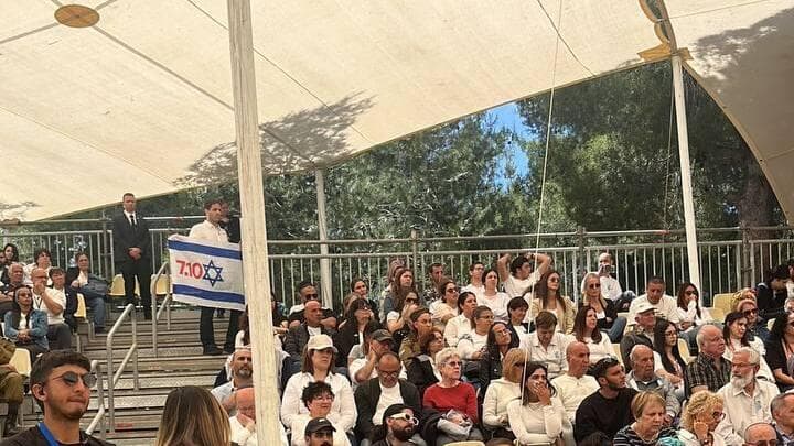 מחאה בטקס יום זיכרון  לחללי פעולות האיבה בהר הרצל , ירושלים