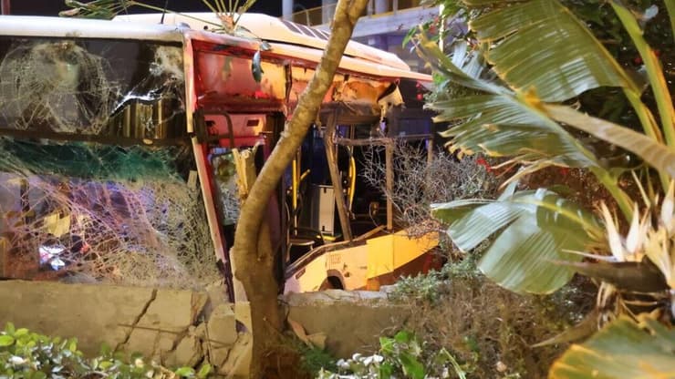 תאונת דרכים בין שני אוטובוסים, רח' הירקון תל אביב