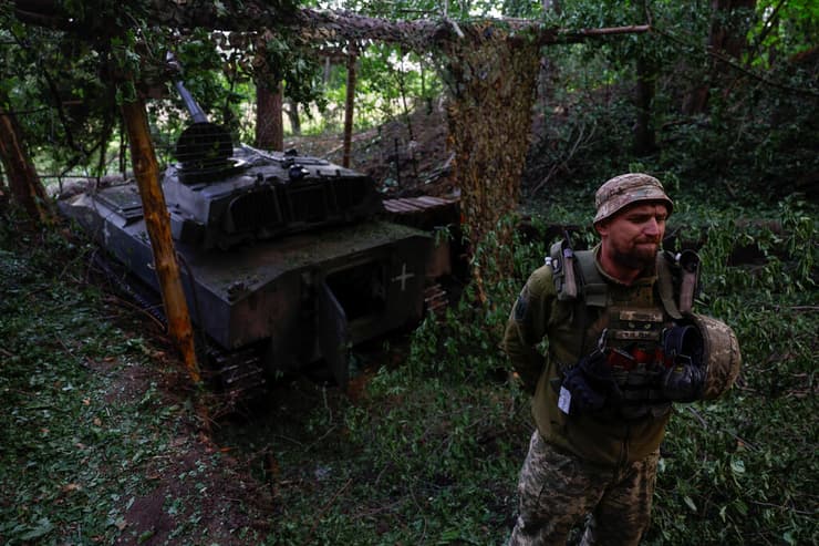 תותח של צבא אוקראינה באזור חרקוב בצל מתקפה של רוסיה באזור 