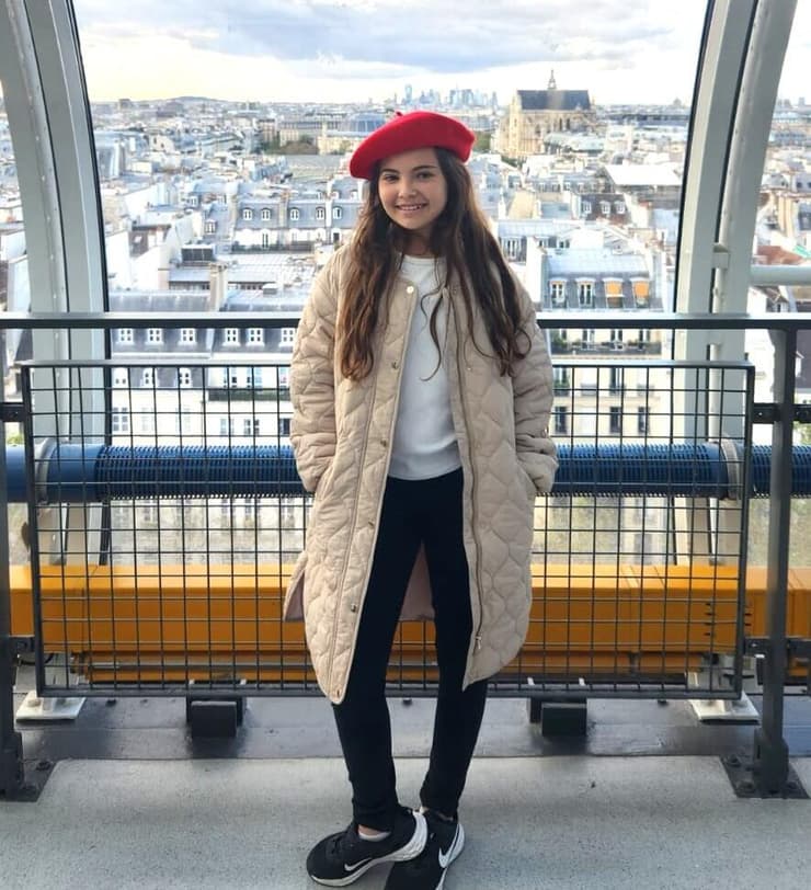 איילה בת 12 בטיול בת מצווה בפריז