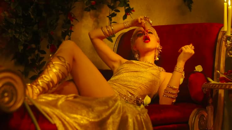 הדמויות שטוחות מבחינה פסיכולוגית. מתוך "מגלופוליס" (צילום מסך) מתוך "מגלופוליס"