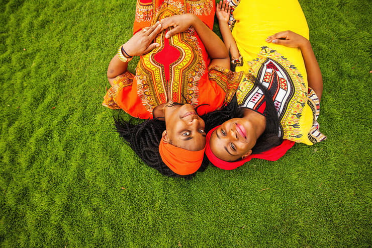 נשים בתלבושות צבעוניות - אוגנדה