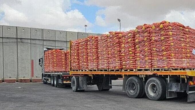 משאיות סיוע הומניטרי נכנסות לרצועת עזה