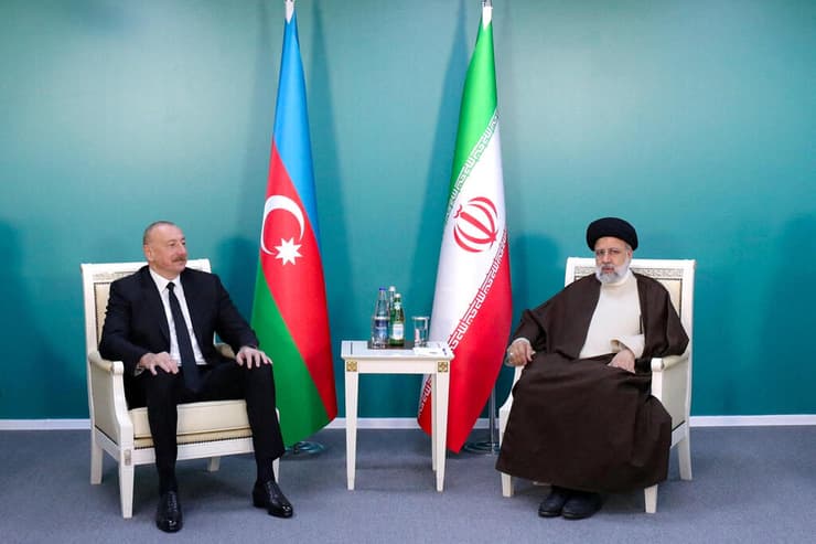 נשיא איראן איברהים ראיסי ביקור ב אזרבייג'ן שעות לפני תקרית ה מסוק כאן עם נשיא אזרבייג'ן אילהאם אלייב