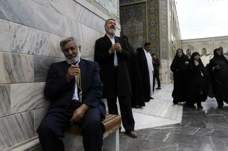 איראנים עם קבלת ההודעה על התרסקות המסוק