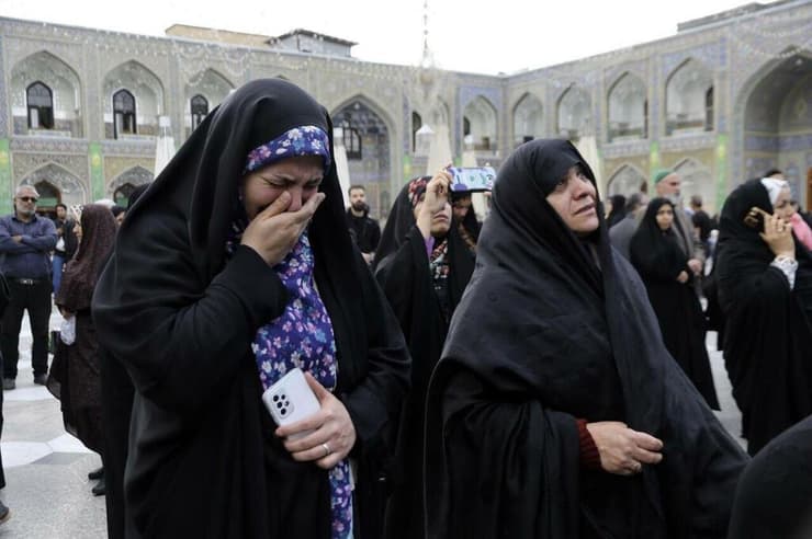 איראנים עם קבלת ההודעה על התרסקות המסוק