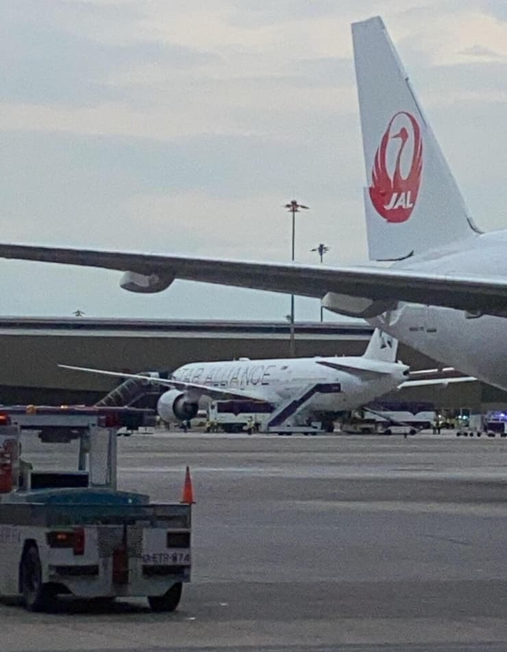 תאילנד בנגקוק מטוס של סינגפור אירליינס לאחר ש נחת בעקבות מערבולת כיס אוויר הרוג 30 פצועים