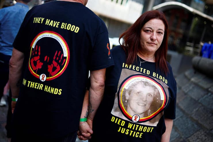  הפגנה משפחות של קורבנות פרשת הדם המזוהם בלונדון