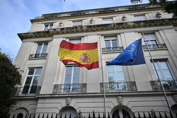 דגל דגלים דגלי ספרד ו האיחוד האירופי ב שגרירות ה ספרדית ב בואנוס איירס ארגנטינה