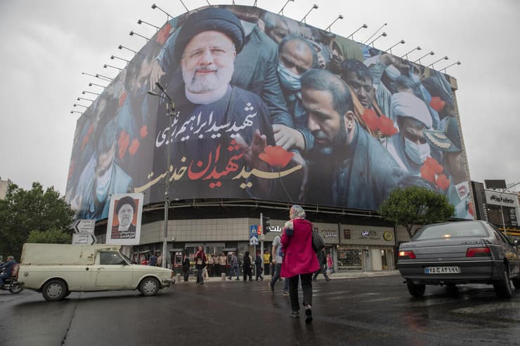 איראן טהרן כרזות ענק לזכר ה נשיא איברהים ראיסי ש נהרג ב התרסקות מסוק