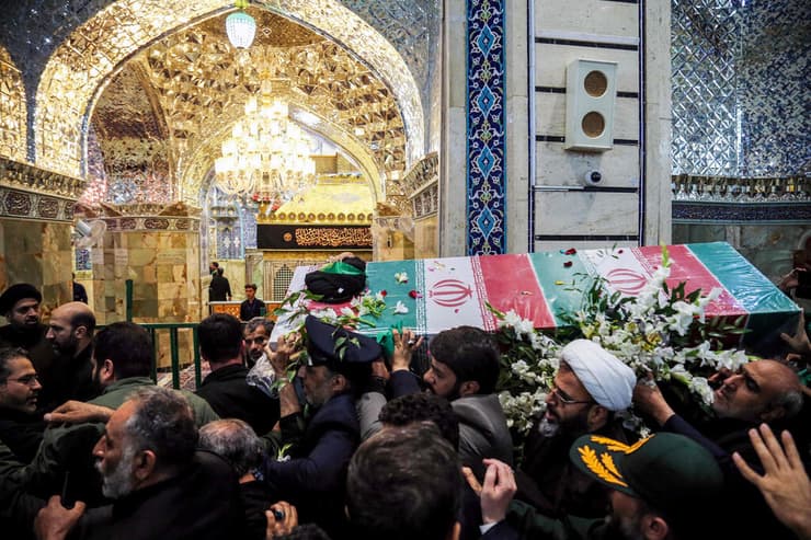 איראן קום מסע הלוויה של ה נשיא איברהים ראיסי ש נהרג ב התרסקות מסוק