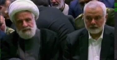 איסמעיל הנייה מנהיג חמאס ו נעים קאסם סגן מזכ"ל חיזבאללה ב הלוויה של נשיא איראן איברהים ראיסי ב טהרן