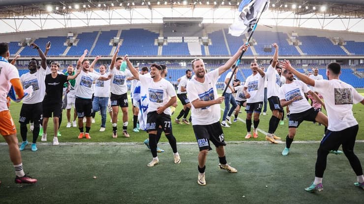 עירוני טבריה חוגגת עלייה לליגת העל