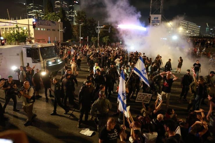 מחאת נגד הממשלה וקריאה לעסקת שחרור החטופים בשער בגין, הקריה,  תל אביב