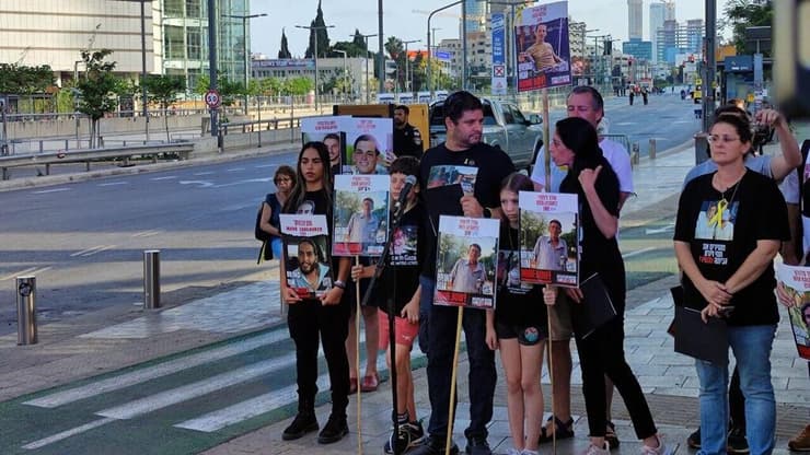הצהרת משפחות החטופים בשער בגין, הקריה בתל אביב