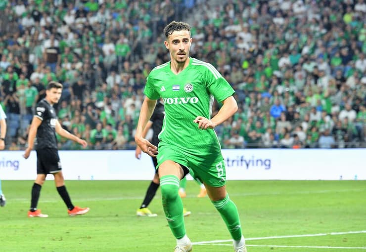 "טיפוס שהוא חיה על המגרש, אך אדם חרדתי בכל מה שקשור בטיפולים" (צילום: ראובן כהן) מכבי חיפה הפועל חיפה