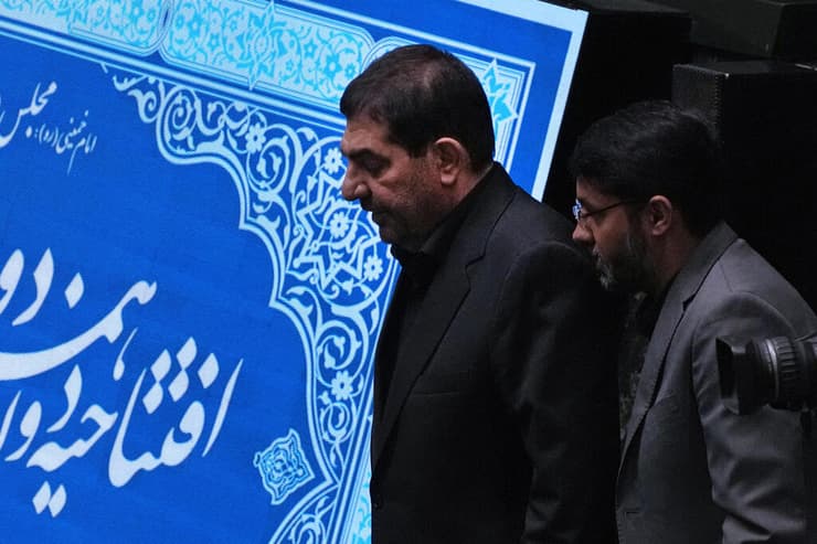 נשיא איראן הזמני מוחמד מוחבר מוחאבר נאום ראשון פרלמנט