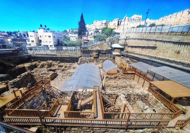 1.	חפירת חניון גבעתי בעיר דוד, שבה נמצאה הטבעת