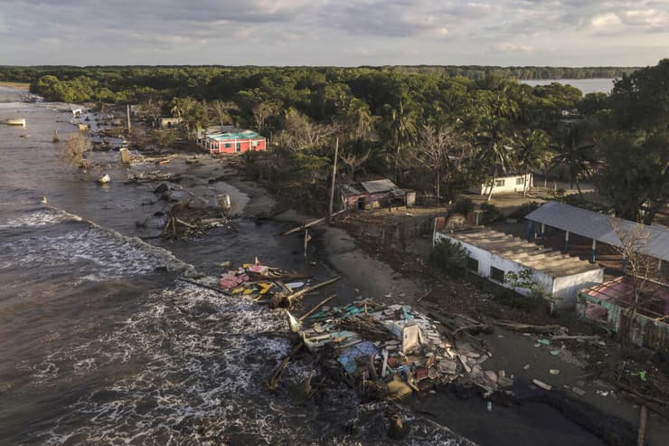 ההרס בכפר המקסיקני אל בוסקה, שנגרם כתוצאה מעליית פני הים