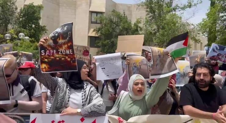 הפגנות של סטודנטים בהר הצופים בירושלים: "לשחרר את פלסטין"