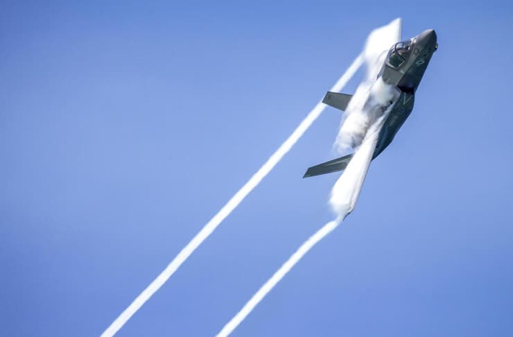 מטוס קרב F-35 של צבא ארה"ב במיצג אווירי ב פלורידה 25 במאי