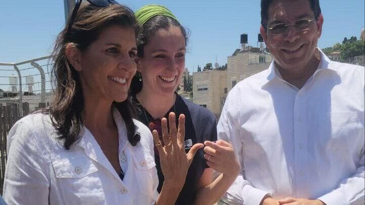ניקי היילי בביקור עם ח"כ דני דנון בעיר דוד בירושלים