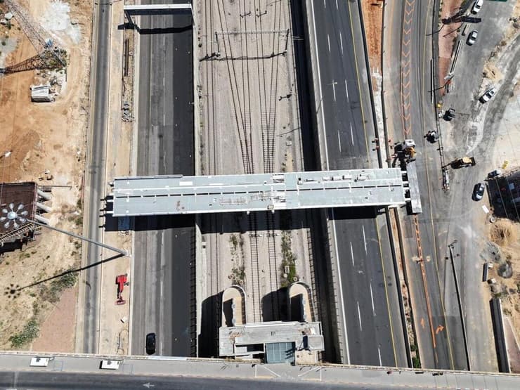 גשר הולכי הרגל החדש במחלף משה דיין ראשל"צ