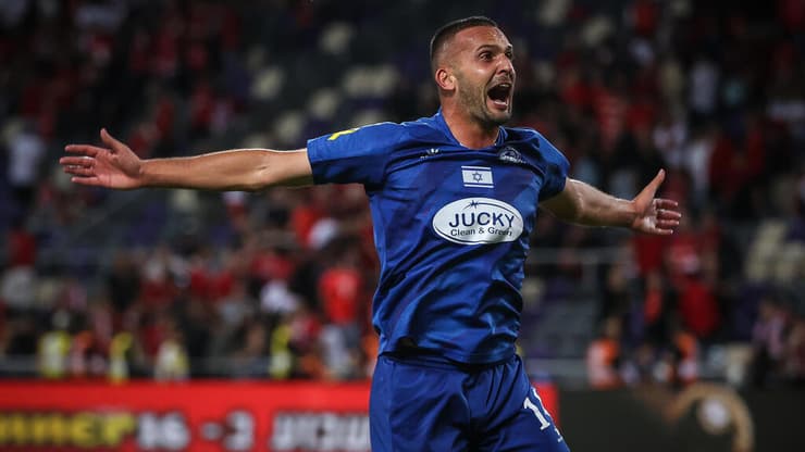 חוזר להפועל ת"א. שהר (צילום: עוז מועלם) שחקן מכבי פ"ת בן שהר