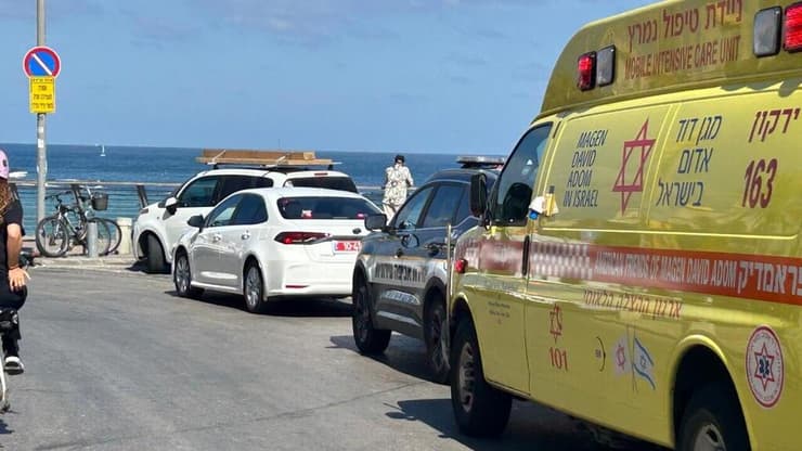 ילד טבע למוות בחוף צ'ארלס קלור בתל אביב 