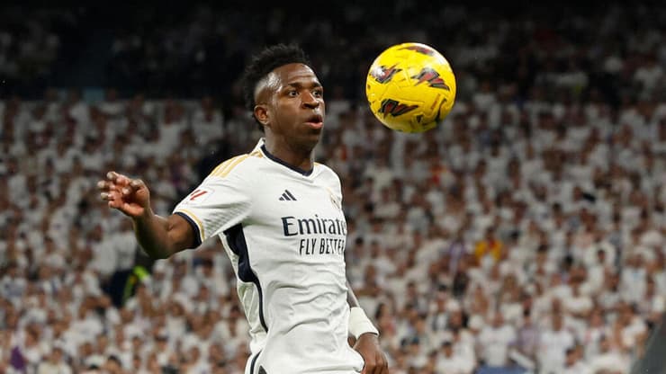 "שמח שאני מצליח לשנות את דרך החשיבה של ספרד". ויניסיוס (צילום: OSCAR DEL POZO / AFP) ויניסיוס