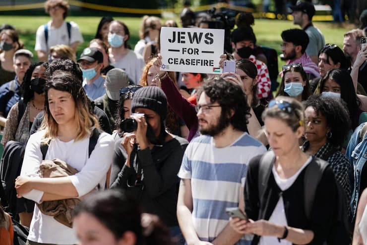 "יהודים למען הפסקת אש": שלט בהפגנה באוניברסיטת אמורי בג'ורג'יה