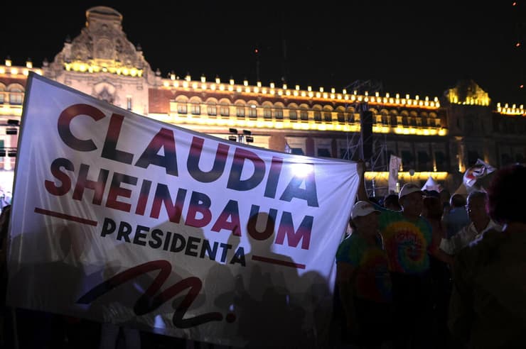 מקסיקו סיטי תומכיה של קלאודיה שיינבאום חוגגים את הניצחון ב בחירות ל נשיאות מקסיקו 