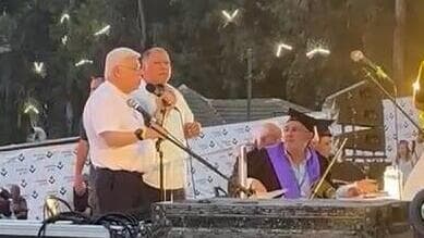 מהומה במהלך טקס חלוקת התארים במרכז האקדמי רמת גן, בזמן נאום פוליטי ד"ר חיים ויצמן