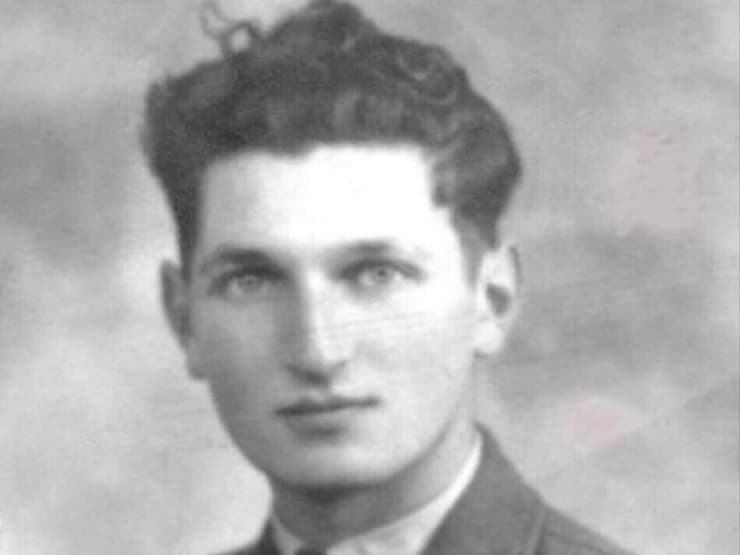 דיוויד טיצ'ר בזמן שירותו הצבאי
