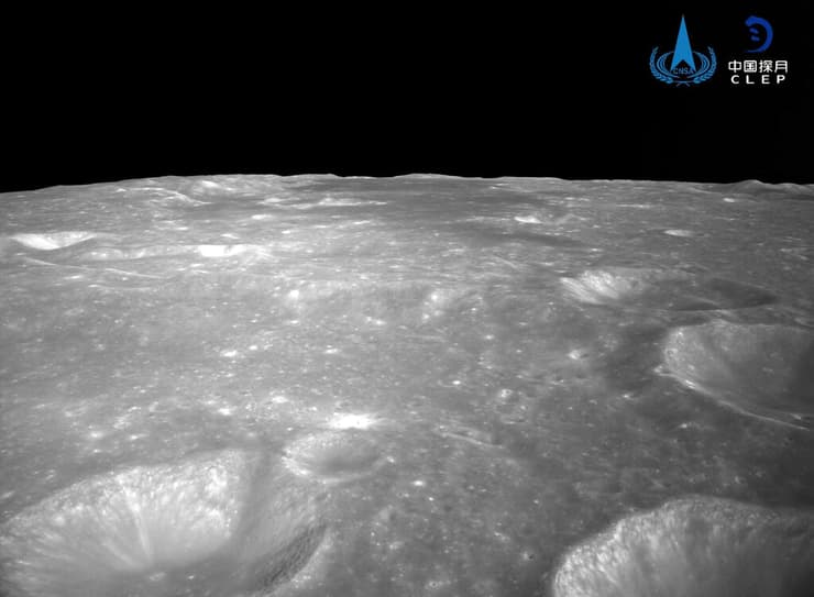 תמונה מהצד הרחוק של הירח, שצילמה החללית הסינית