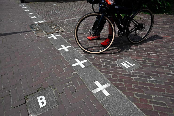 העיירה בארלה הולנד בלגיה ה גבול המוזר בעולם
