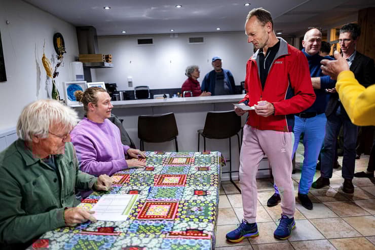 הולנד פתיחת קלפיות בחירות ל הפרלמנט האירופי האיחוד האירופי