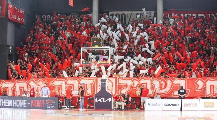 אוהדי הפועל תל אביב (שחר גרוס) אוהדי הפועל תל אביב