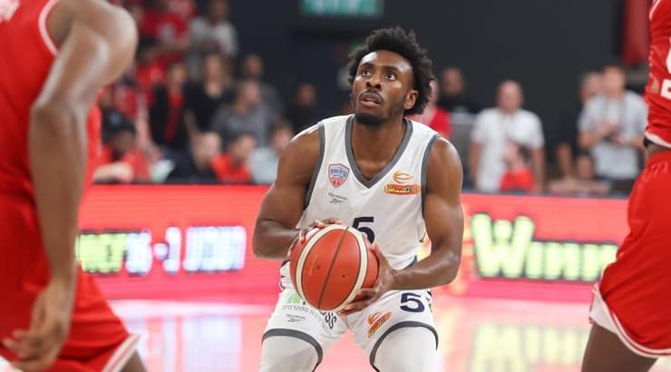 ג'יימס בייטמון (שחר גרוס) ג'יימס בייטמון