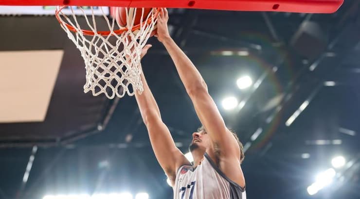 בן שרף מניח (שחר גרוס) בן שרף מניח