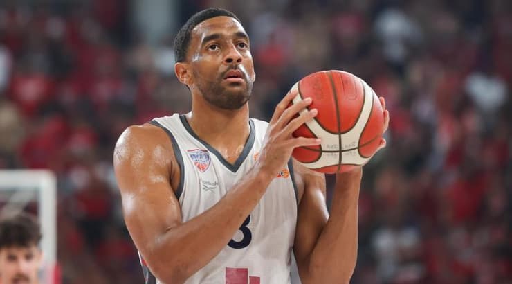 אמין סטיבנס (שחר גרוס) אמין סטיבנס