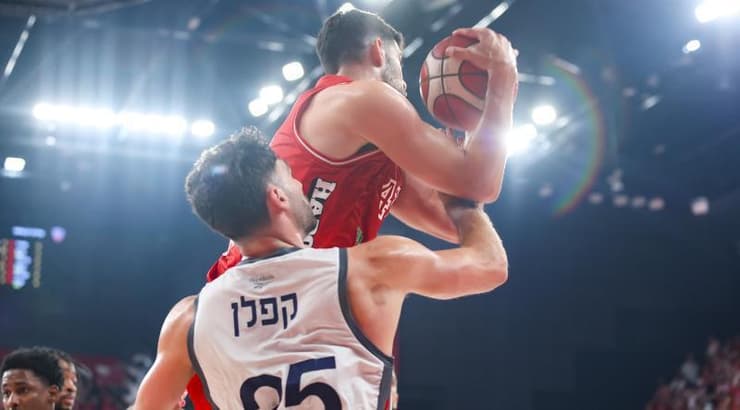 תומר גינת וג'יי ג'יי קפלן (שחר גרוס) תומר גינת וג'יי ג'יי קפלן