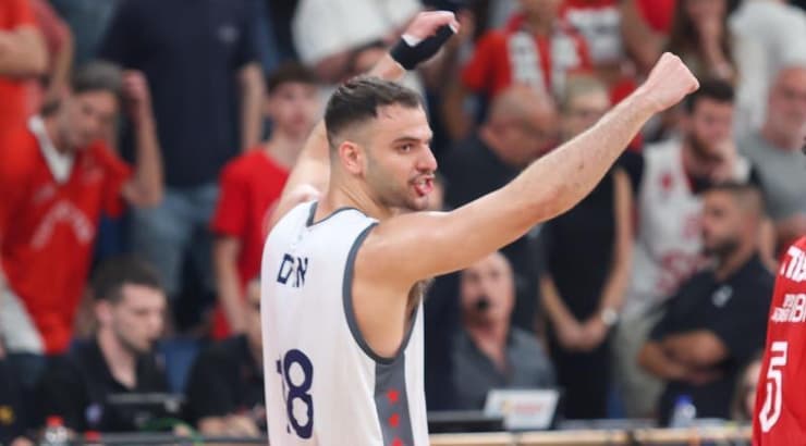 רז אדם חוגג (שחר גרוס) רז אדם חוגג