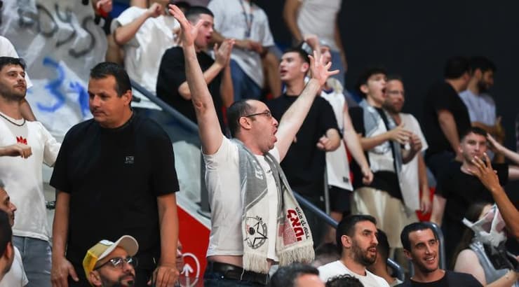 אוהדי קריית אתא בטירוף מוחלט (שחר גרוס) אוהדי קריית אתא בטירוף מוחלט