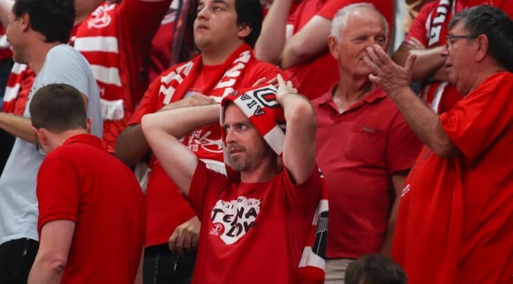 אוהד הפועל תל אביב לא מאמין (שחר גרוס) אוהד הפועל תל אביב לא מאמין