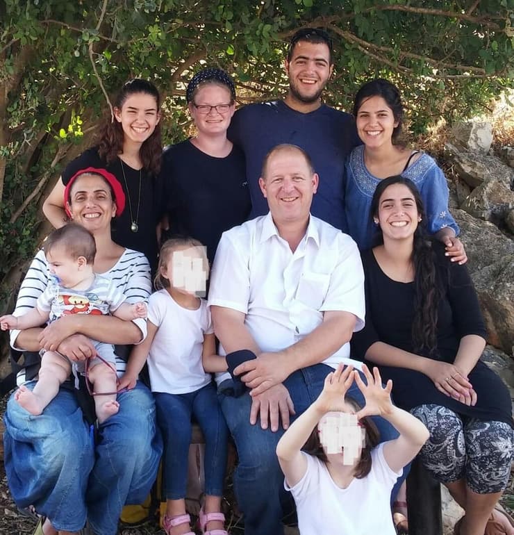 ''חלמתי לאמץ ילד או ילדה עם תסמונת דאון''. משפחת שגיא (צילום: אלבום ביתי) משפחת שגיא